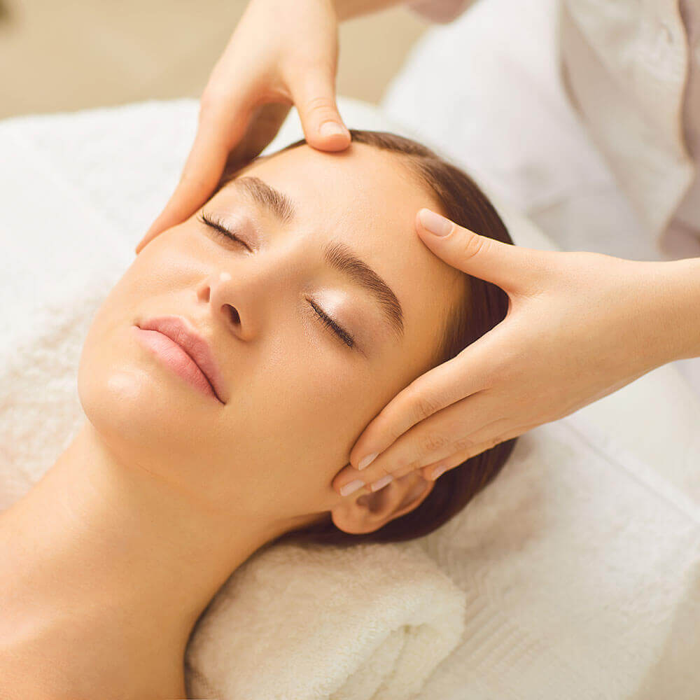 Kobido masáž tváre masáž pre vypnutie pokožky